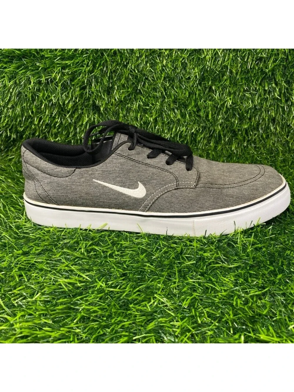 Nike SB Sneakers 729825-011 Men's 13 Charcoal Gray Low Top Skate Shoes 2219